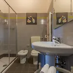 Guesthost - 'la Casa Gialla' Apartment! Διαμέρισμα