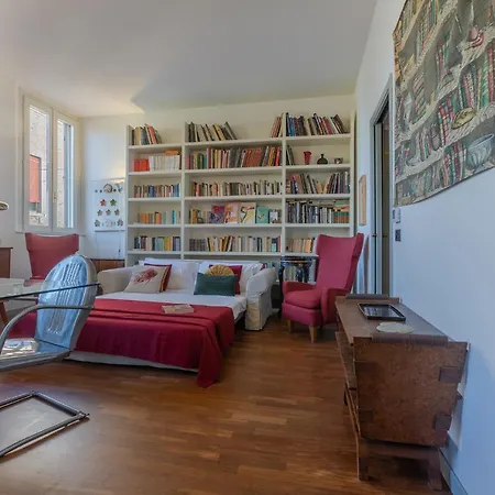 Guesthost - 'la Casa Gialla' Apartment! פררה