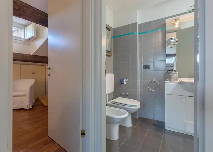 Guesthost - 'la Casa Gialla' Apartment! 아파트