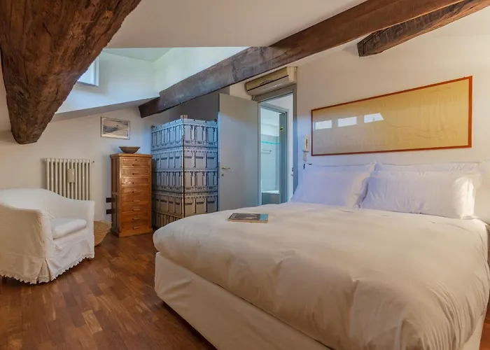 Guesthost - 'la Casa Gialla' Apartment! Ferrara