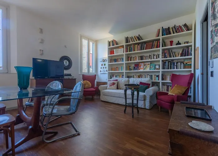 Guesthost - 'la Casa Gialla' Apartment! *