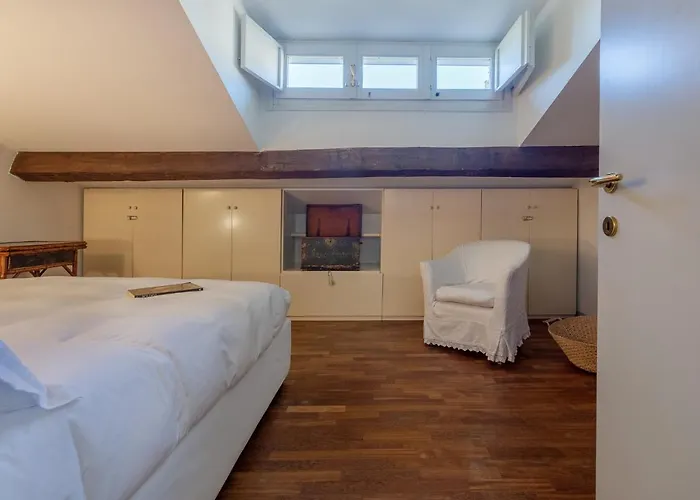 Guesthost - 'la Casa Gialla' Apartment!