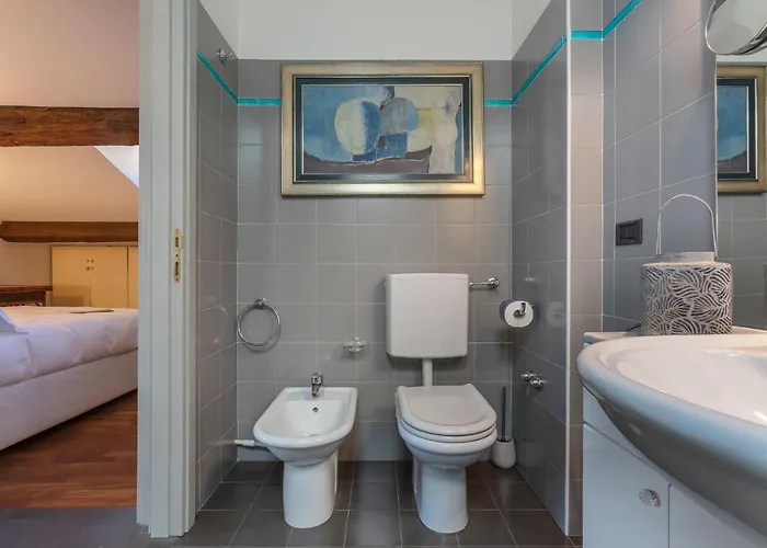 Guesthost - 'la Casa Gialla' Apartment! * 페라라