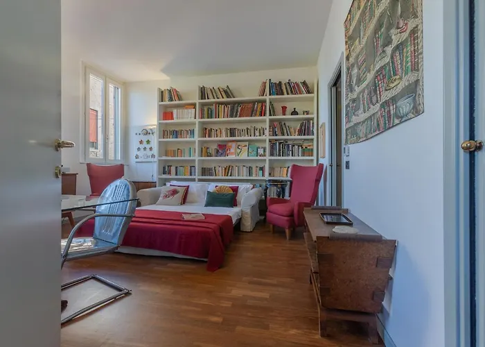 Guesthost - 'la Casa Gialla' Apartment! 페라라